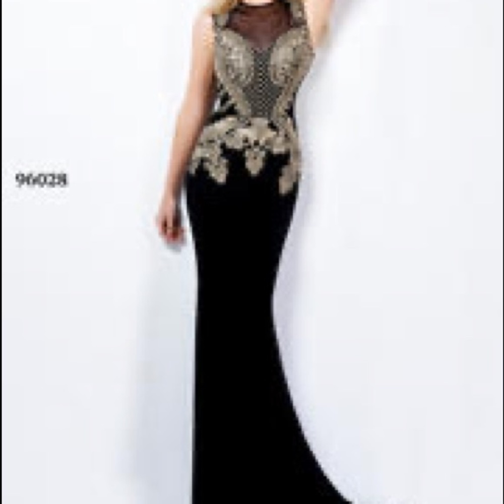 New Listing Black & Gold Formal Gown Lucci Lu Abby Paris Size 4 make an offer!